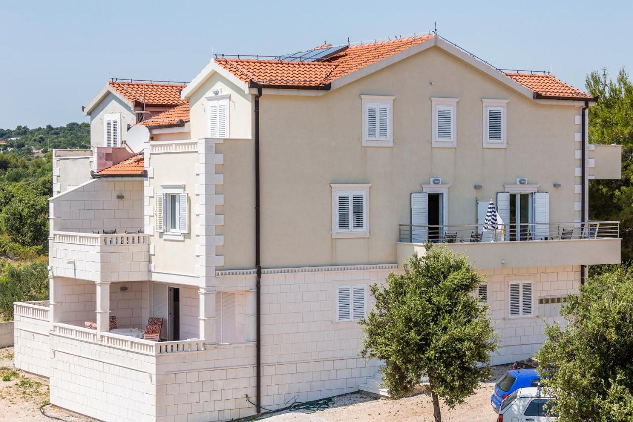 Apartments And Rooms With Parking Space Rogoznica - 10339 ภายนอก รูปภาพ