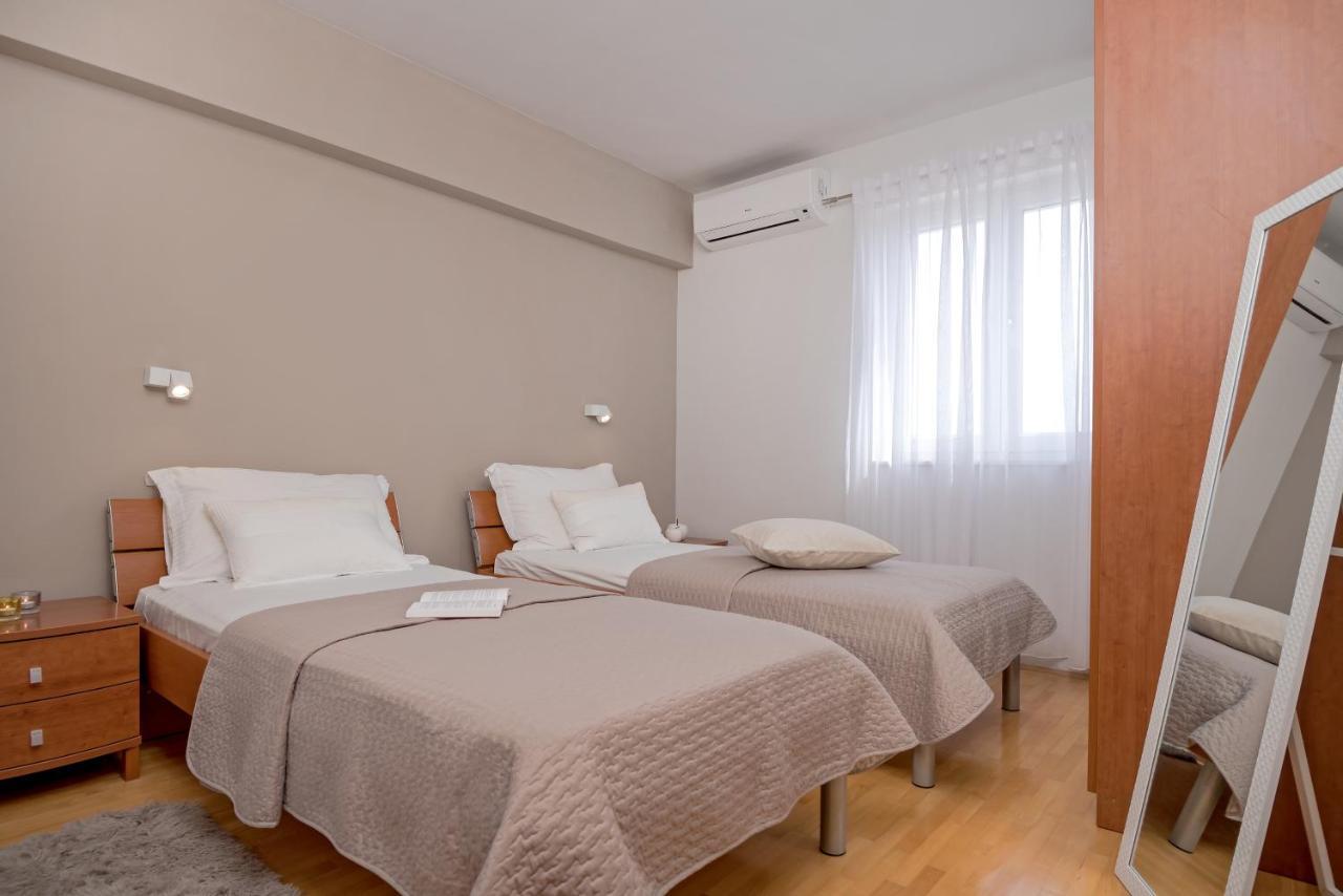 Apartments And Rooms With Parking Space Rogoznica - 10339 ภายนอก รูปภาพ