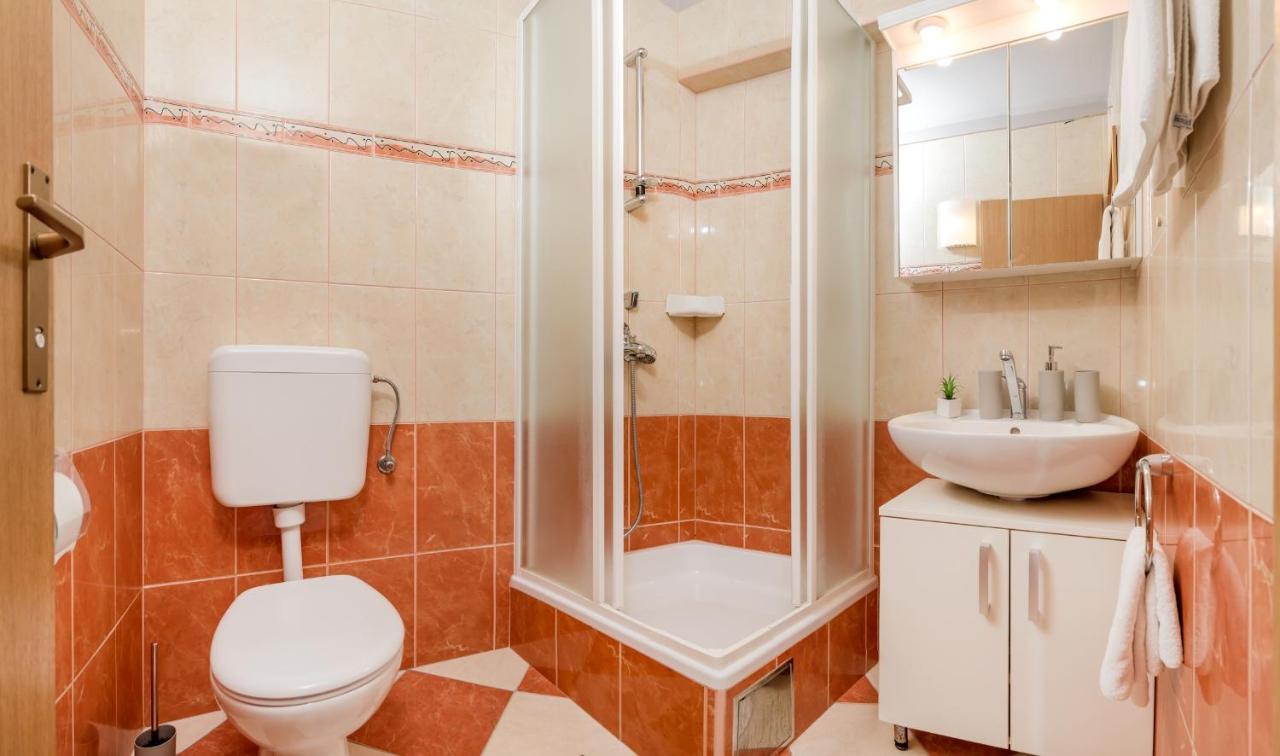 Apartments And Rooms With Parking Space Rogoznica - 10339 ภายนอก รูปภาพ