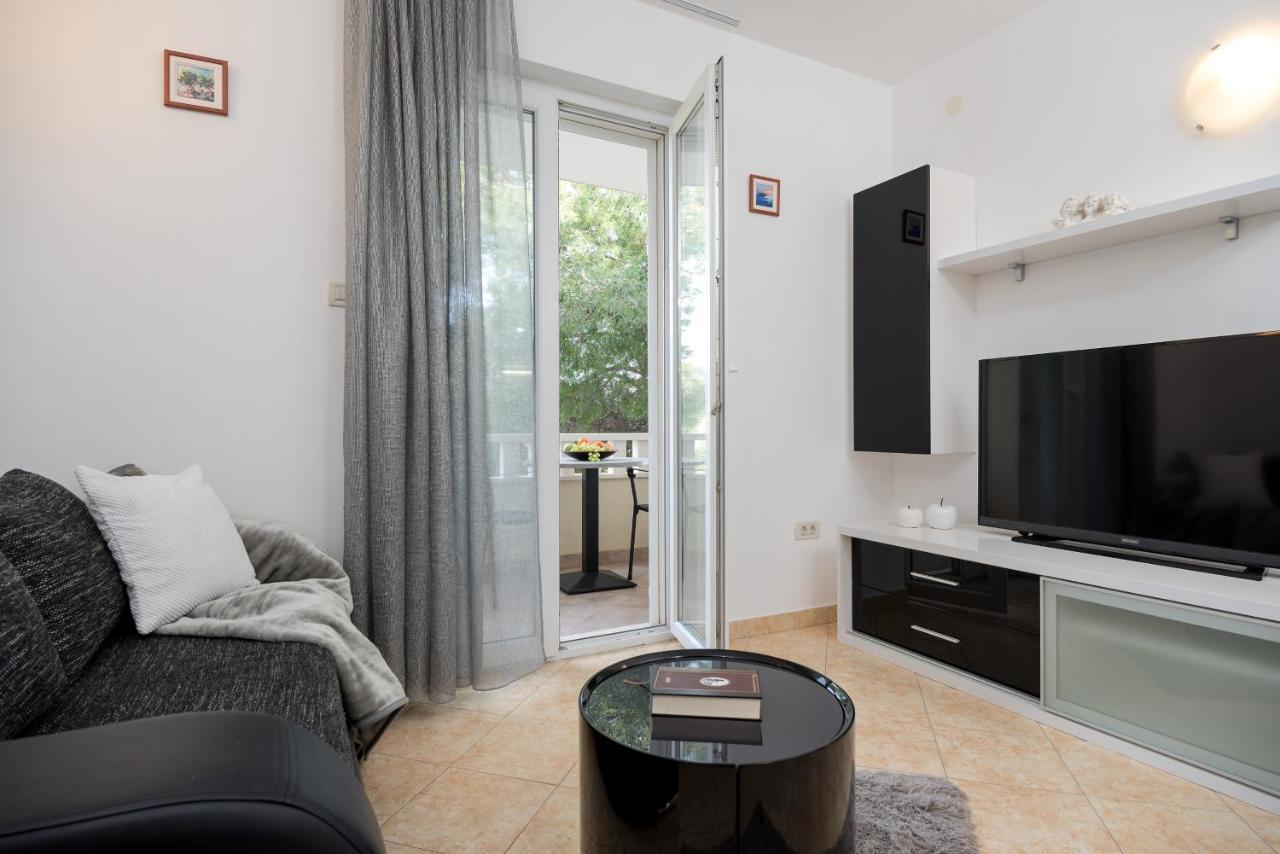 Apartments And Rooms With Parking Space Rogoznica - 10339 ภายนอก รูปภาพ