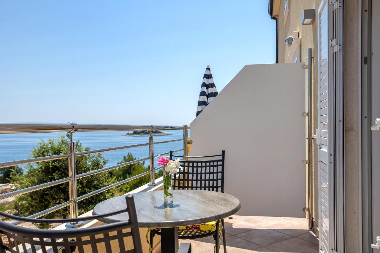 Apartments And Rooms With Parking Space Rogoznica - 10339 ภายนอก รูปภาพ