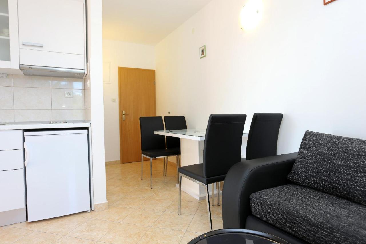 Apartments And Rooms With Parking Space Rogoznica - 10339 ภายนอก รูปภาพ