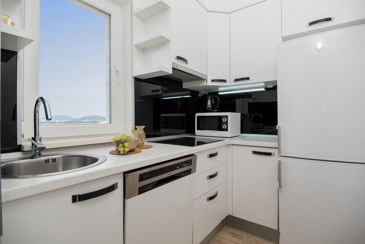Apartments And Rooms With Parking Space Rogoznica - 10339 ภายนอก รูปภาพ