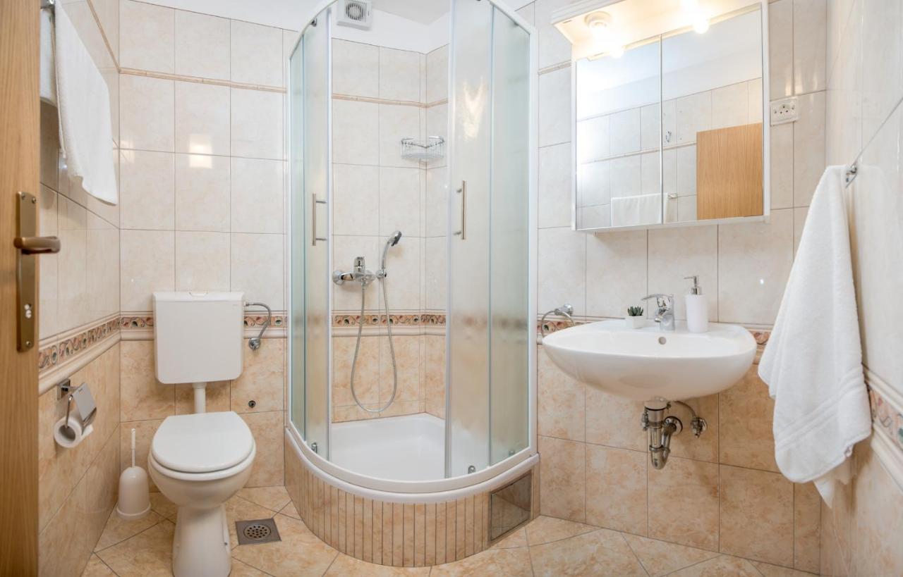 Apartments And Rooms With Parking Space Rogoznica - 10339 ภายนอก รูปภาพ