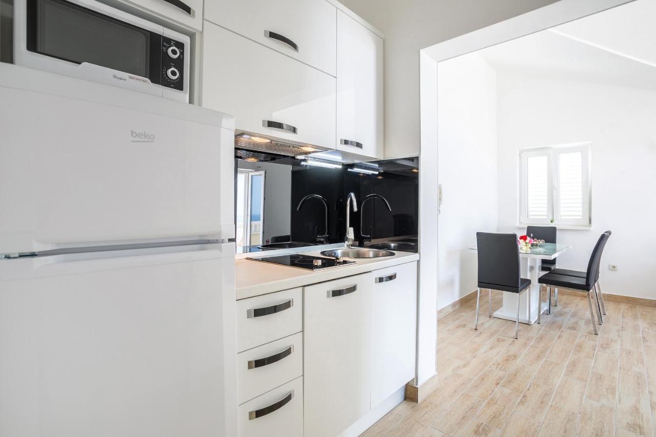 Apartments And Rooms With Parking Space Rogoznica - 10339 ภายนอก รูปภาพ