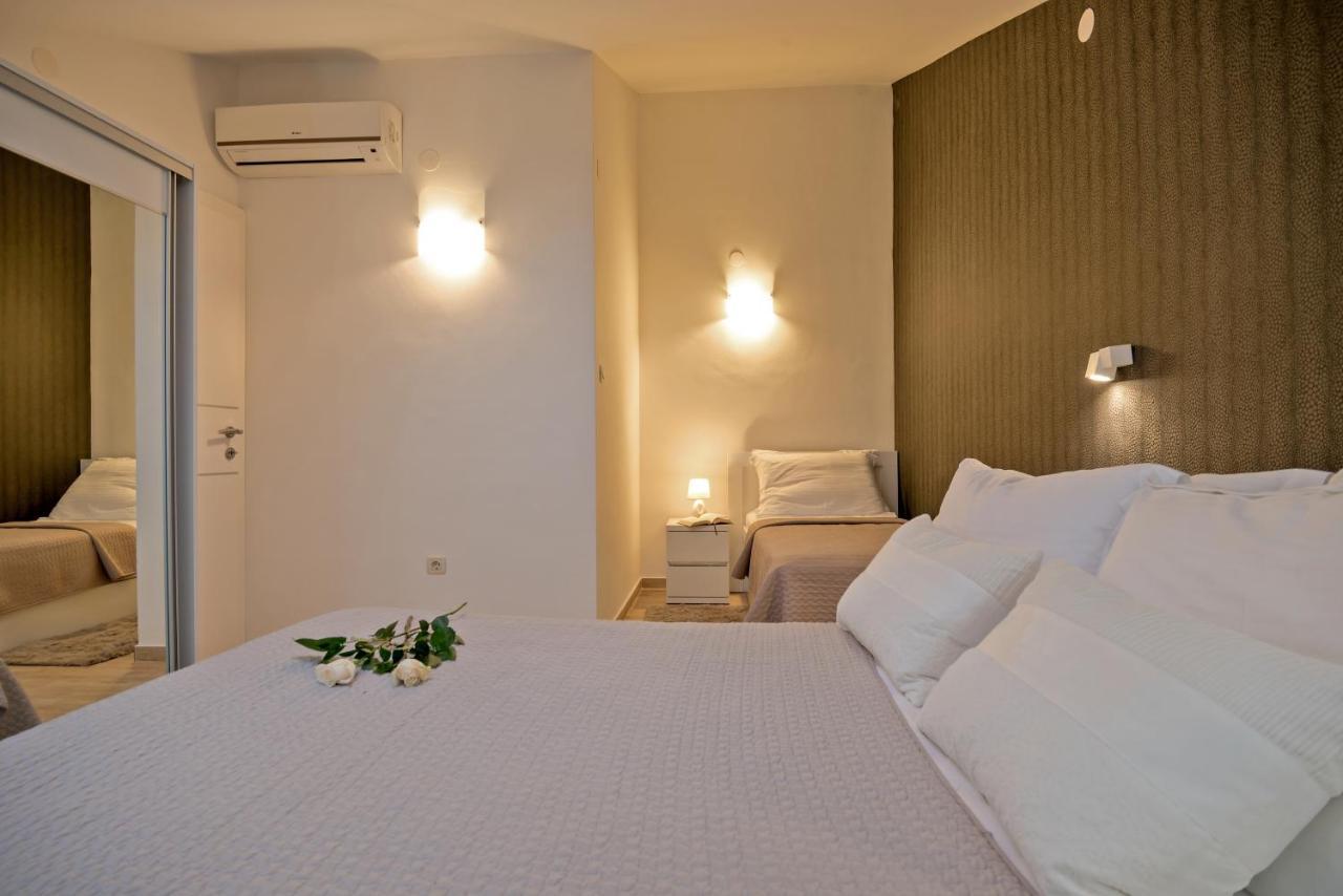 Apartments And Rooms With Parking Space Rogoznica - 10339 ภายนอก รูปภาพ