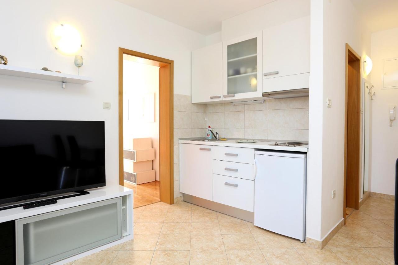 Apartments And Rooms With Parking Space Rogoznica - 10339 ภายนอก รูปภาพ