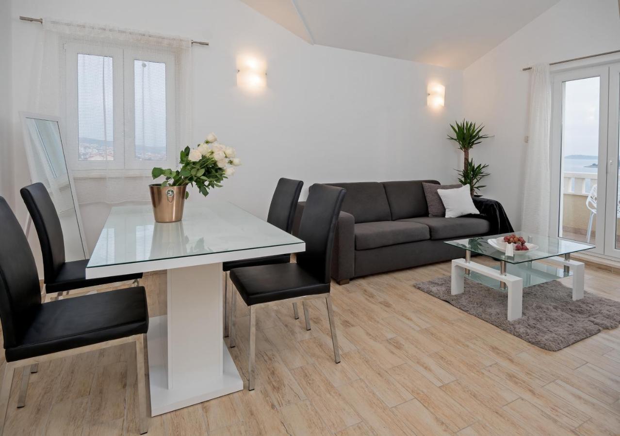 Apartments And Rooms With Parking Space Rogoznica - 10339 ภายนอก รูปภาพ