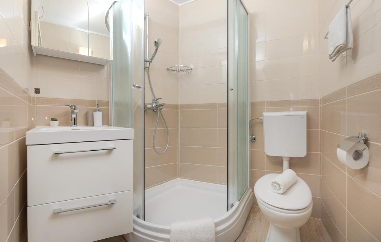 Apartments And Rooms With Parking Space Rogoznica - 10339 ภายนอก รูปภาพ
