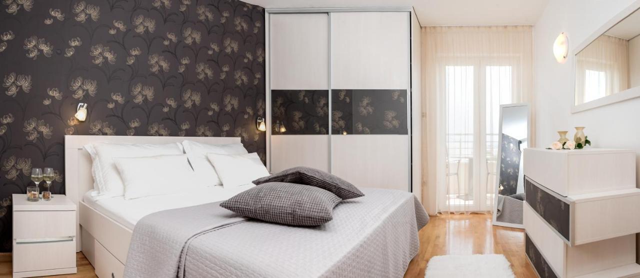Apartments And Rooms With Parking Space Rogoznica - 10339 ภายนอก รูปภาพ