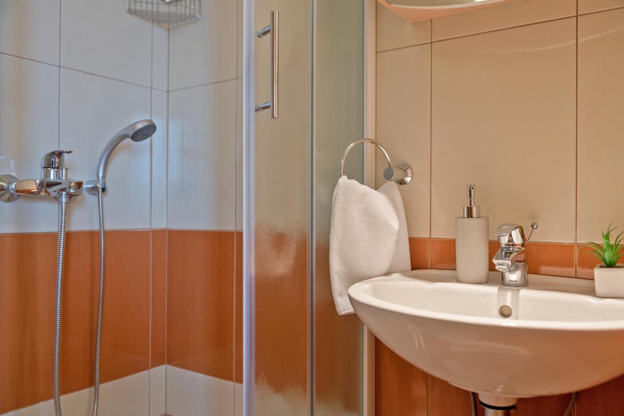 Apartments And Rooms With Parking Space Rogoznica - 10339 ห้อง รูปภาพ